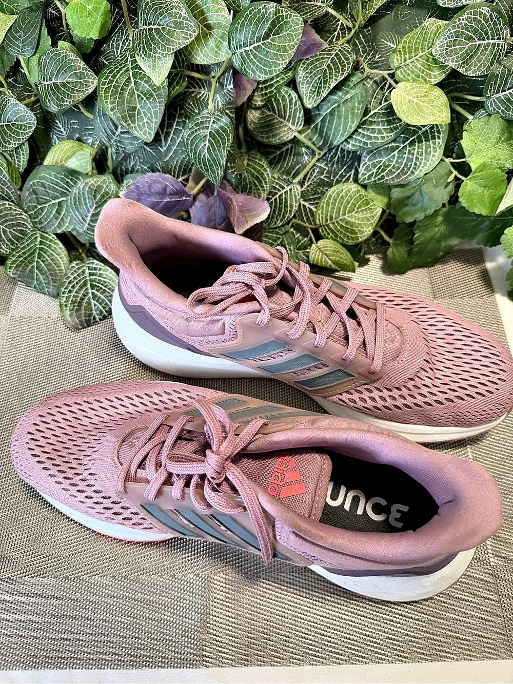 adidas Adizero Boston 12 Athletic Shoes Pink & White US 9.5